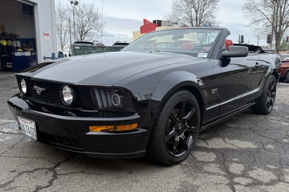 2006 Ford Mustang S197 2005-2014 sold for $12,750