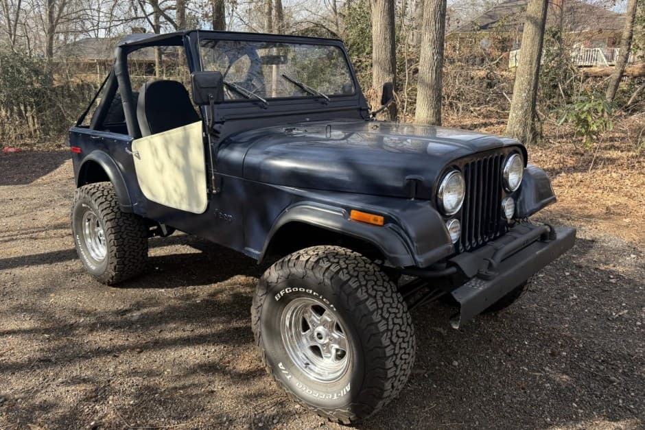 0 Jeep CJ-7 sold for $7,700