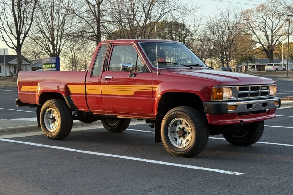 1986 Toyota Pickup (N50/N60/N70 1984-1988) sold for $15,000