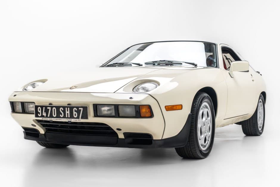 1984 Porsche 928 sold for $15,700