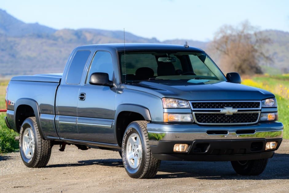2006 Chevrolet Silverado GMT800 (1999-2007) sold for $26,000