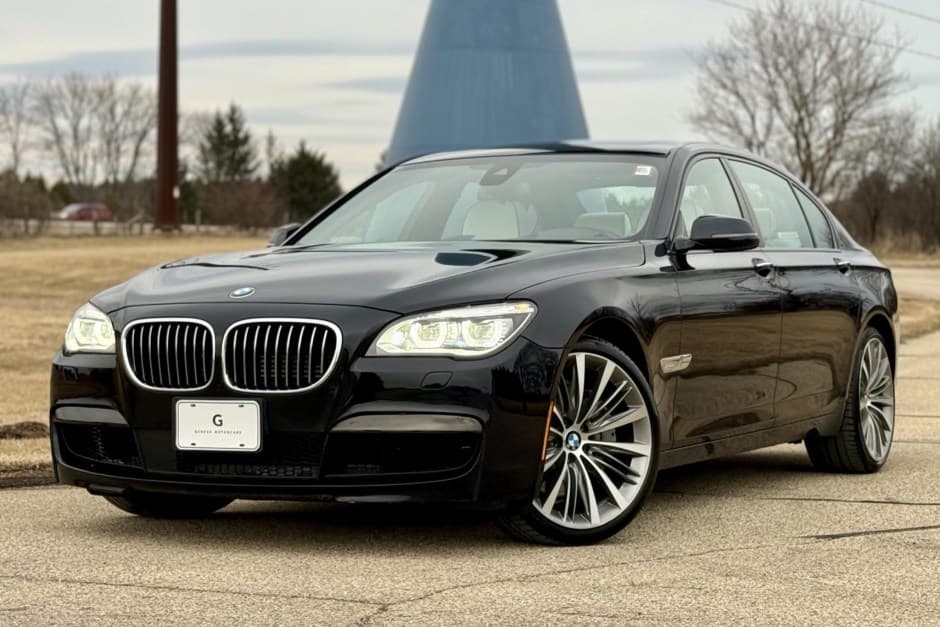 2015 BMW F01/F02 7-Series sold for $26,919
