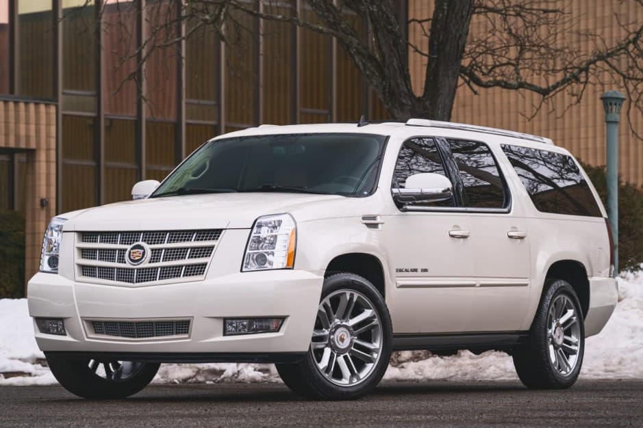 2013 Cadillac Escalade & EXT GMT900 (2007-2014) sold for $23,500