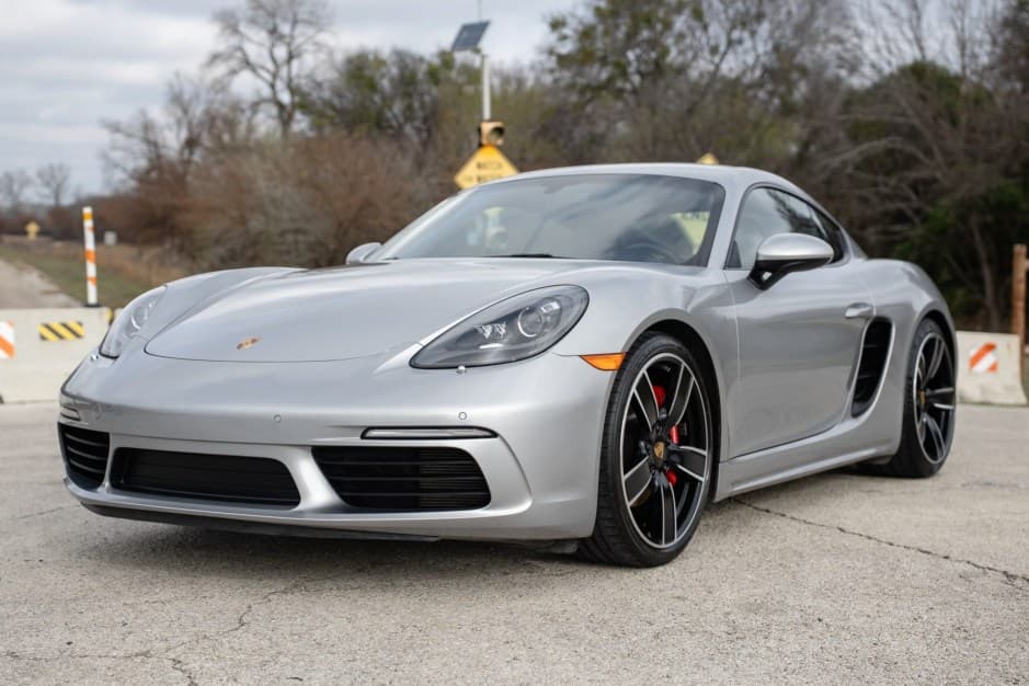 2019 Porsche 982 718 Cayman sold for $58,500