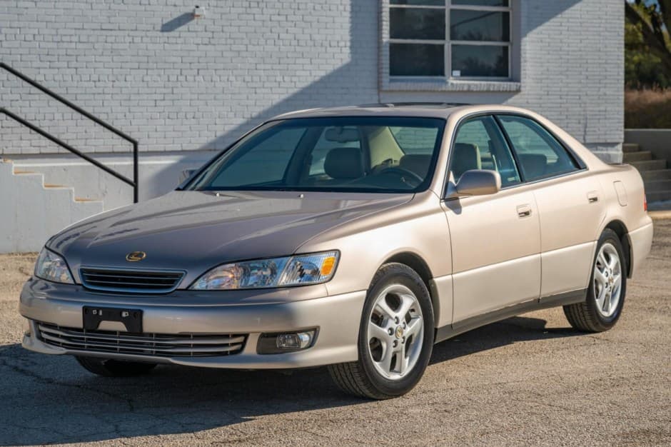 2000 Lexus ES sold for $11,250