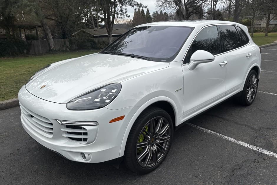 2016 Porsche 958 Cayenne (2011-2018) sold for $18,500
