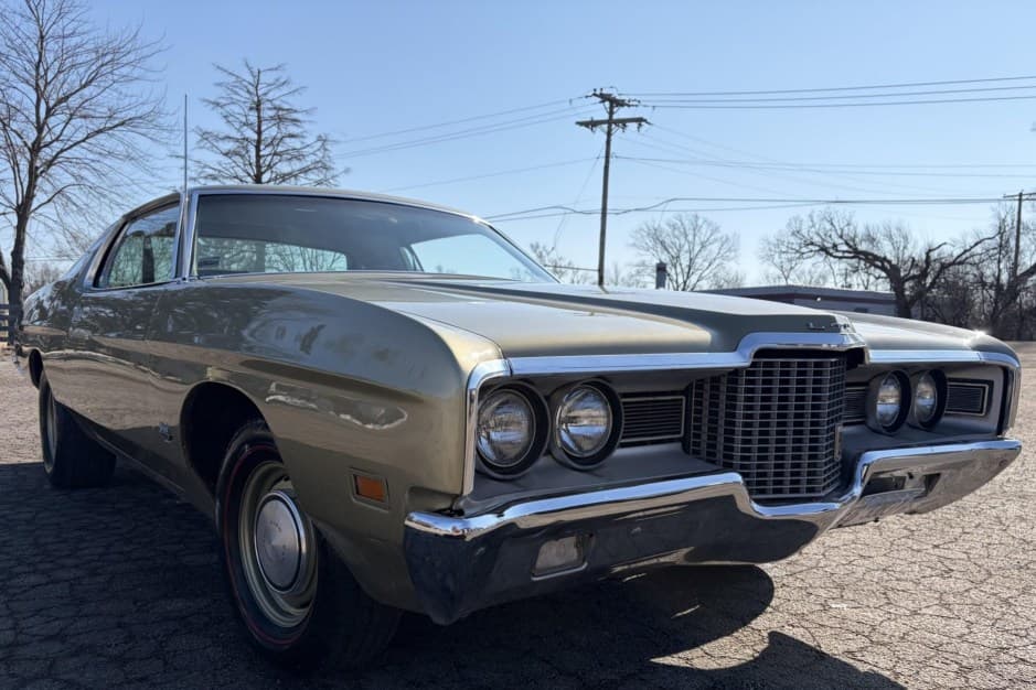 1971 Ford LTD sold for $8,900