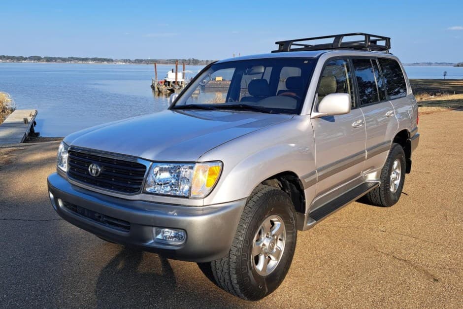 2001 Toyota Land Cruiser 100-Series sold for $17,250
