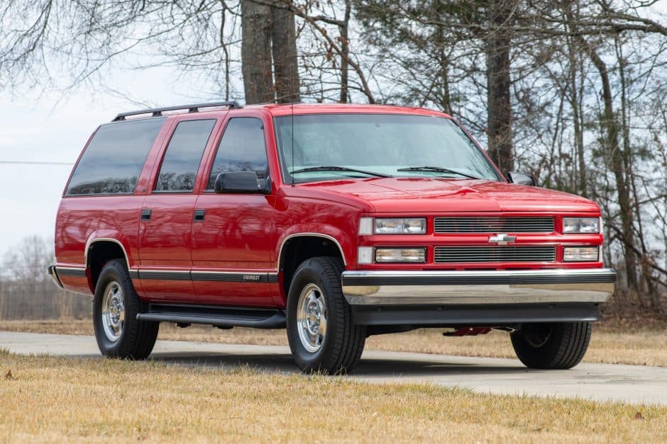 1999 Chevrolet Suburban (GMT400 1992-1999) sold for $30,000