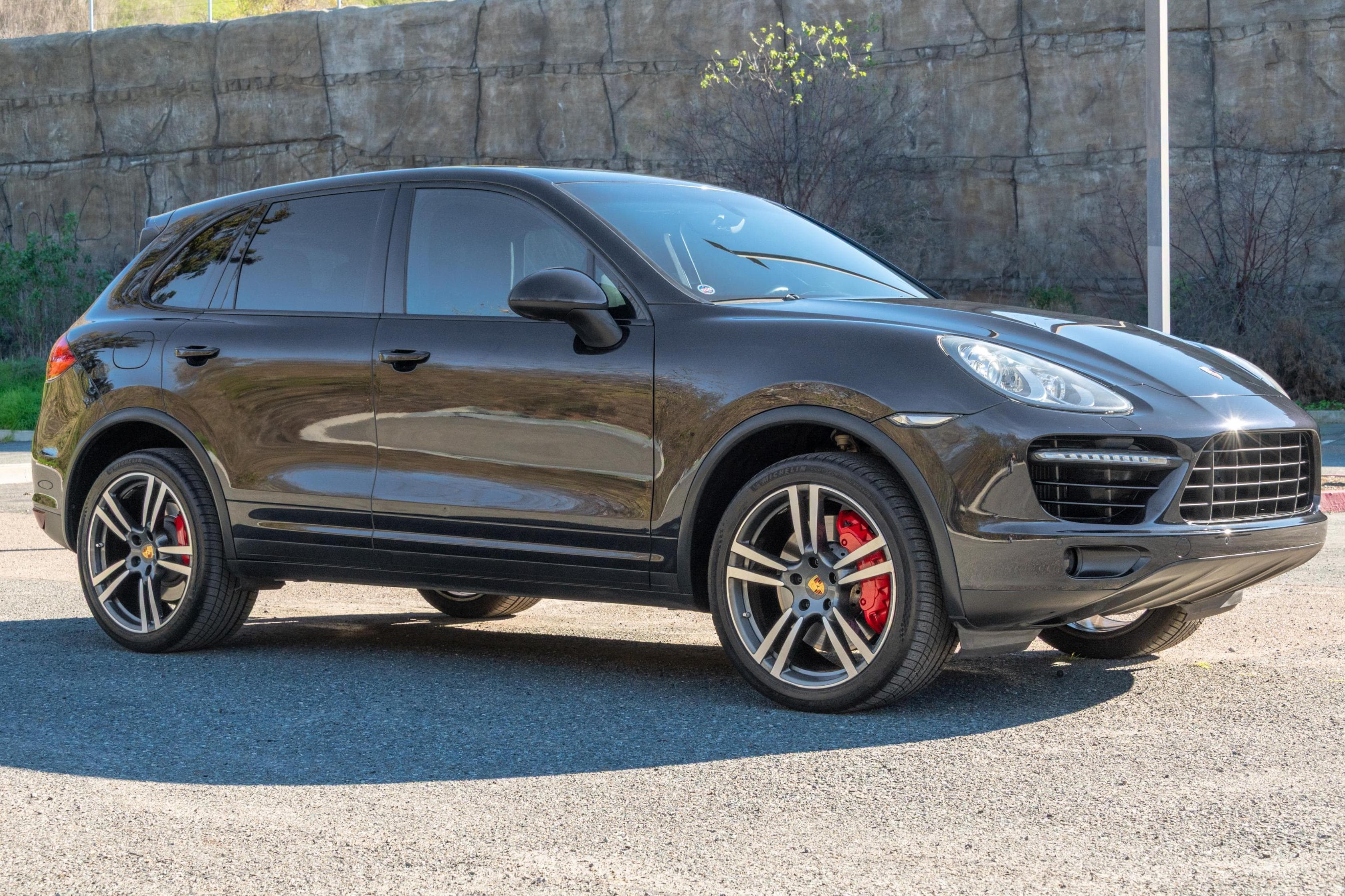 2011 Porsche Cayenne sold for $21,100