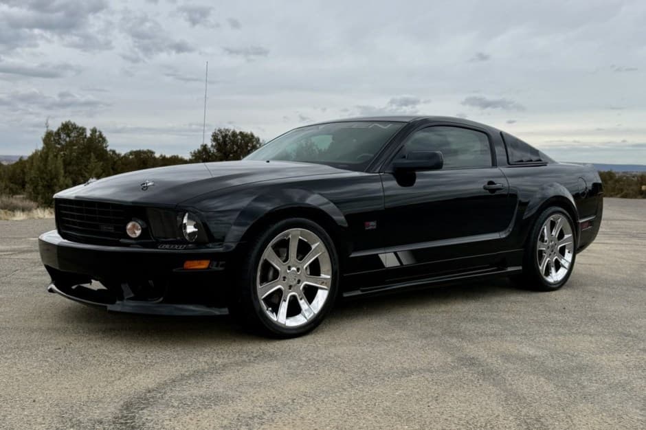 2006 Ford Mustang S197 2005-2014 sold for $22,000