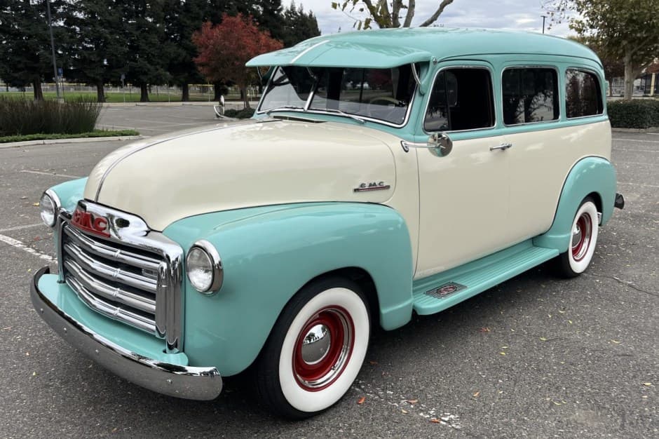 1953 GMC Carryall Suburban (1947-1955) sold for $35,000