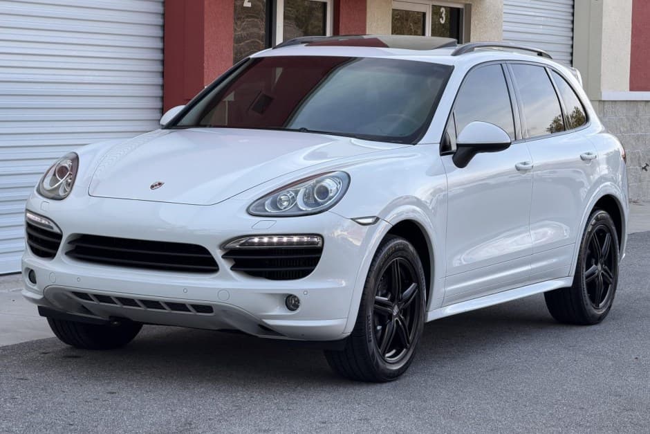 2014 Porsche 958 Cayenne (2011-2018) sold for $17,250