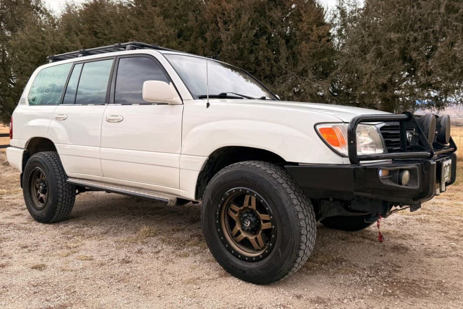 2000 Toyota Land Cruiser 100-Series sold for $20,000