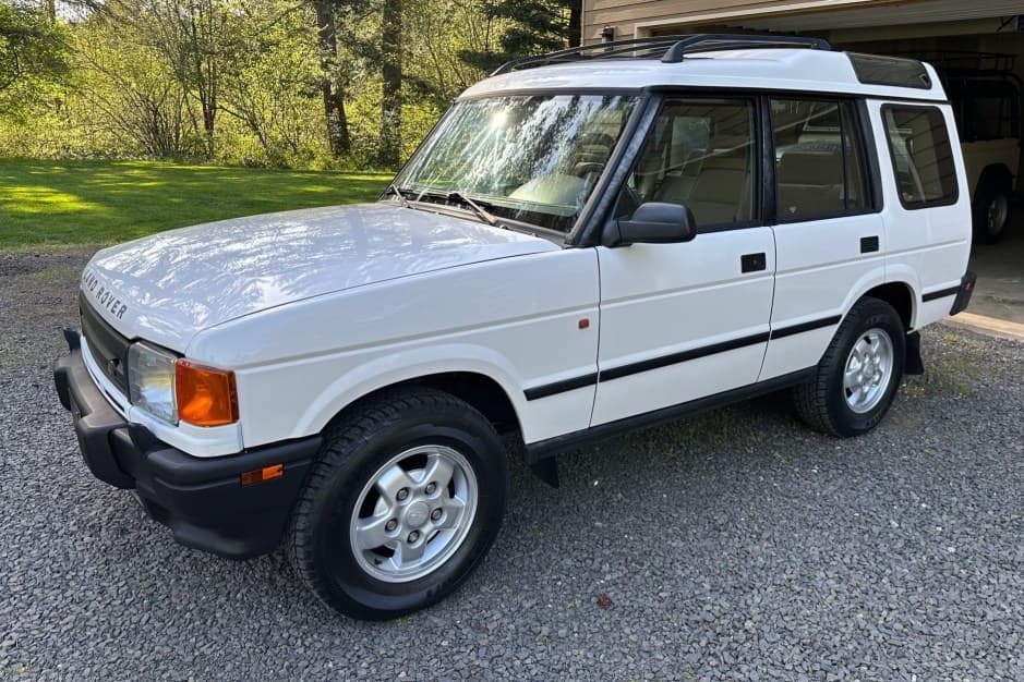 1995 Land Rover Discovery I sold for $11,500