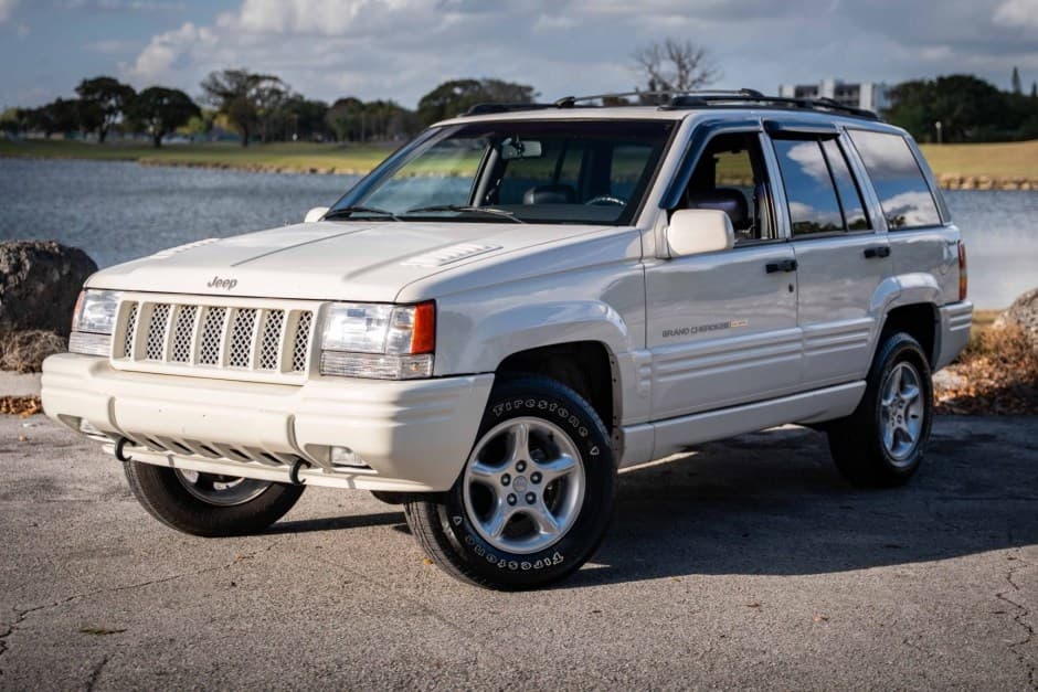 1998 Jeep ZJ Grand Cherokee sold for $9,750