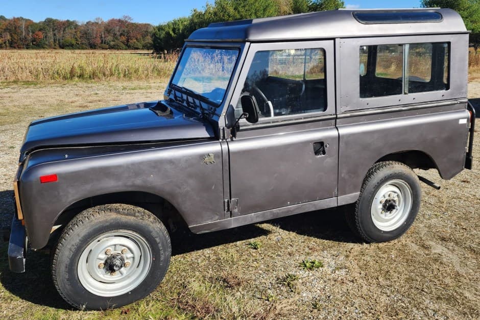 1983 Land Rover Series 88 sold for $9,000
