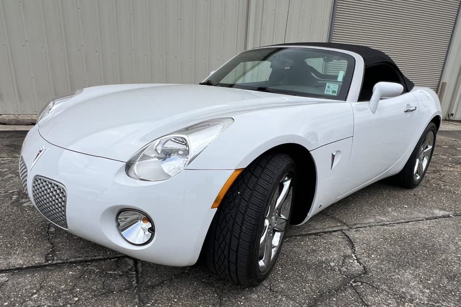 2009 Pontiac Solstice sold for $15,077