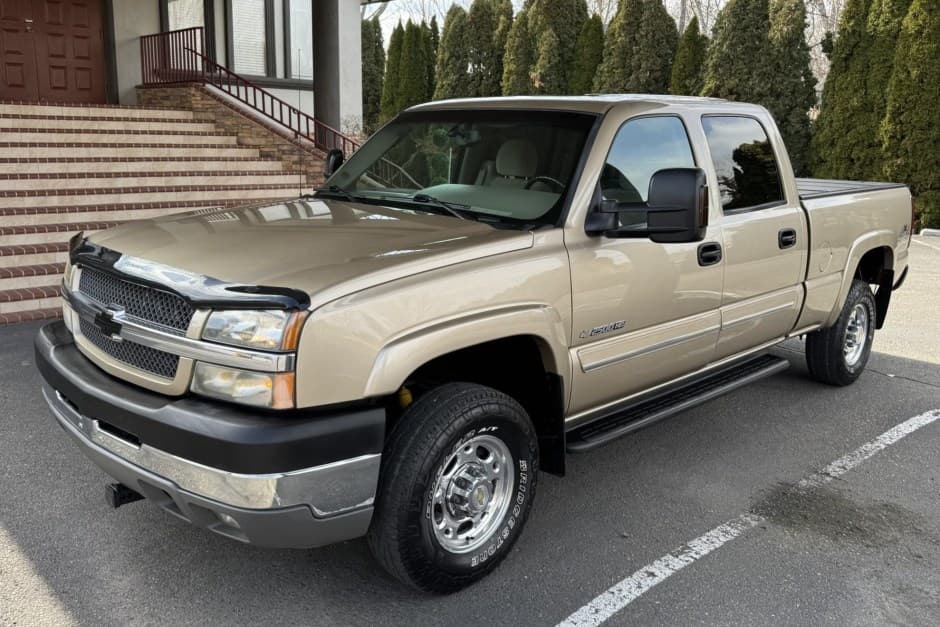 2004 Chevrolet Silverado GMT800 Heavy Duty (2000-2007) sold for $20,000