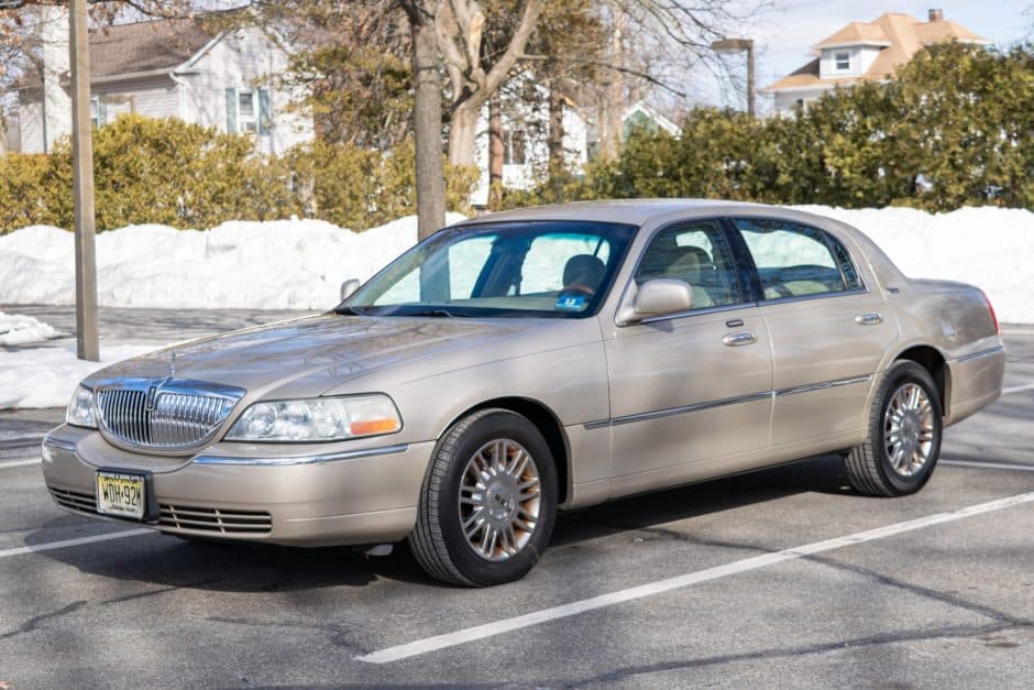 2008 Lincoln Town Car sold for $7,400