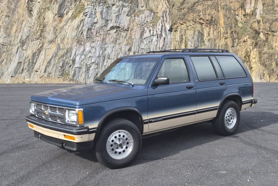 1993 Chevrolet S-10 Blazer 1982-1994 sold for $10,578