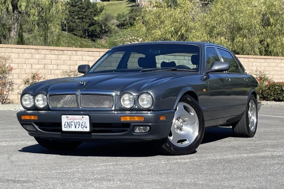 1996 Jaguar X306 XJR (1995-1997) sold for $5,300
