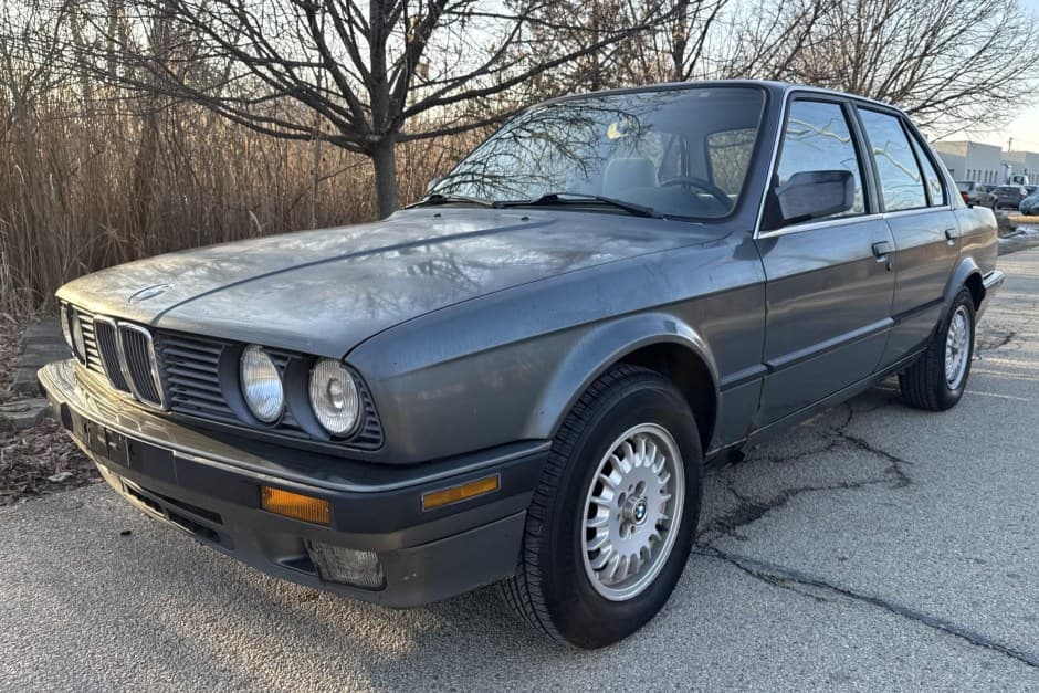 1989 BMW E30 3-Series Sedan sold for $4,151