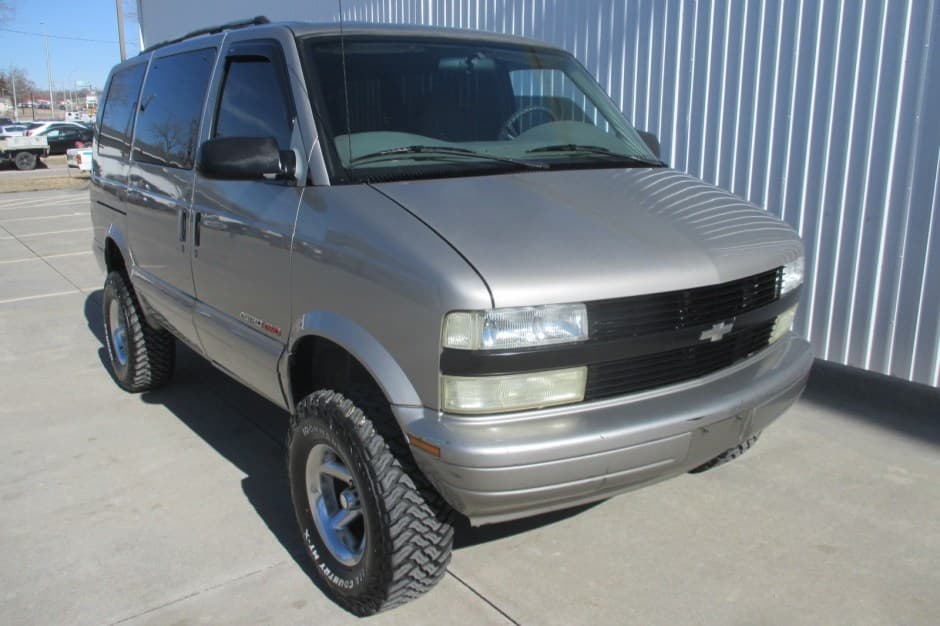 2002 Chevrolet Astro sold for $7,500