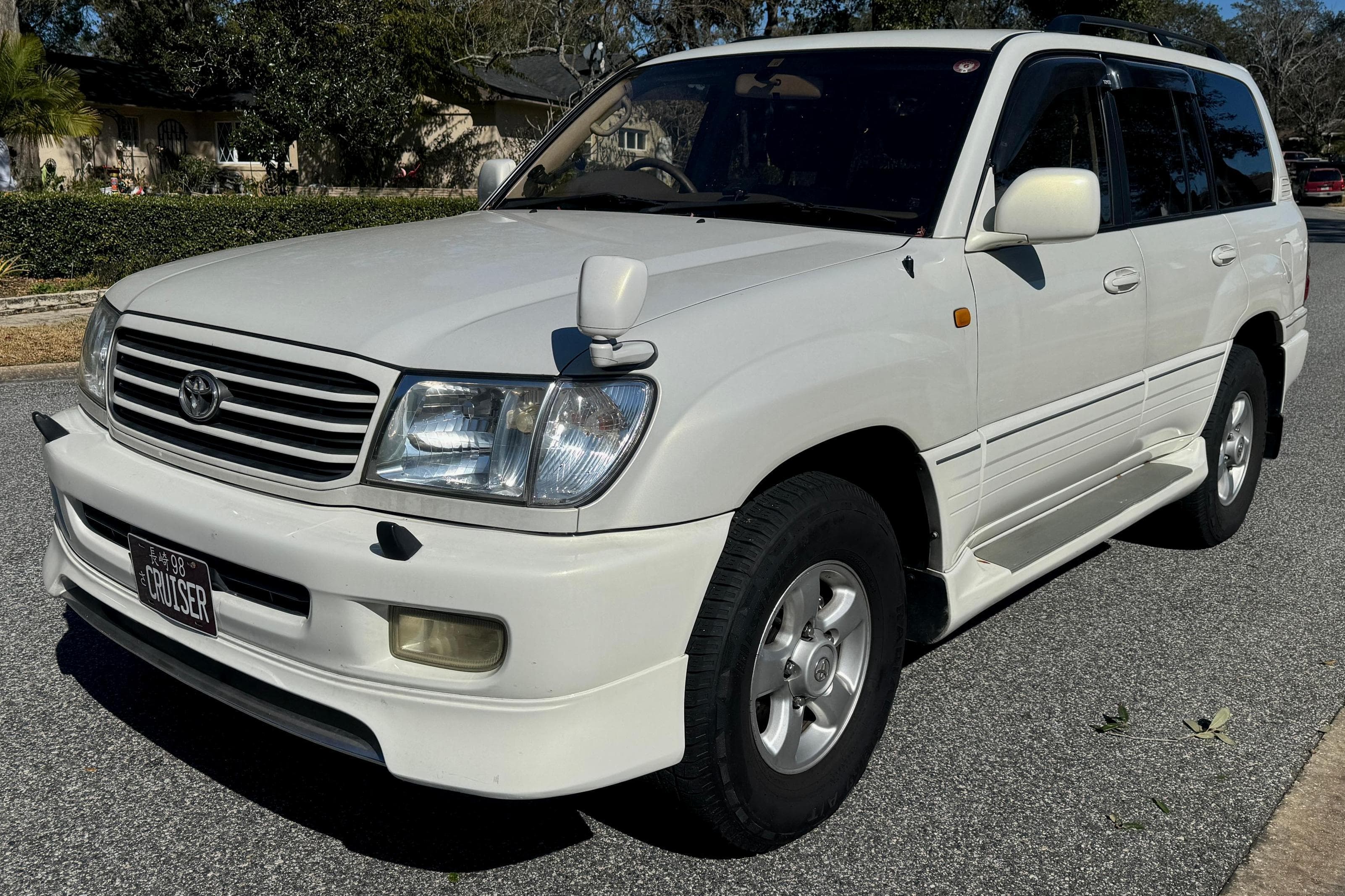 1998 Toyota Land Cruiser sold for $9,600