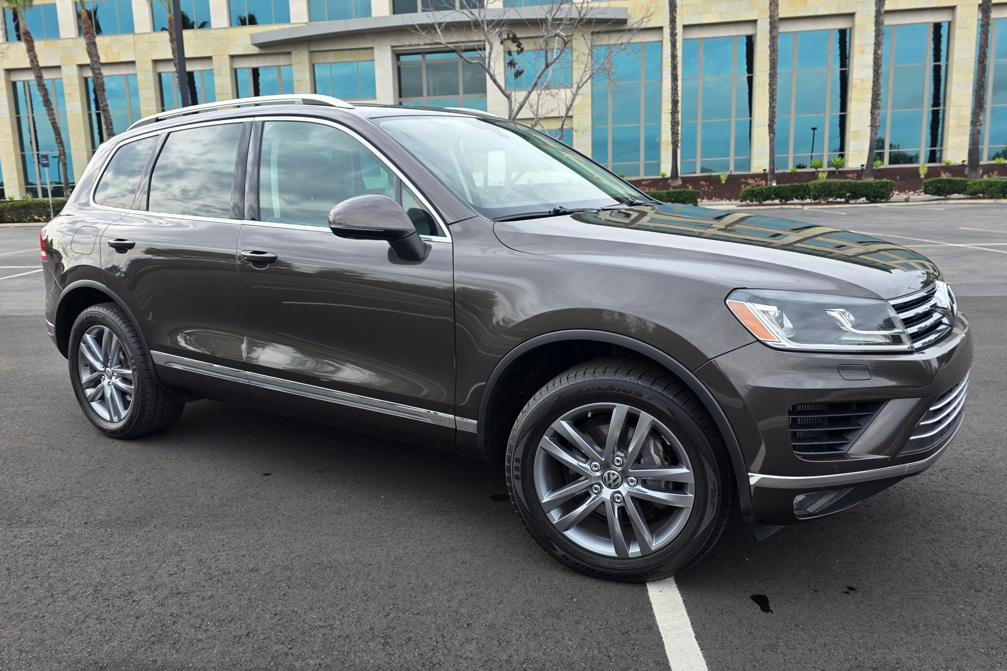 2015 Volkswagen Touareg sold for $22,250
