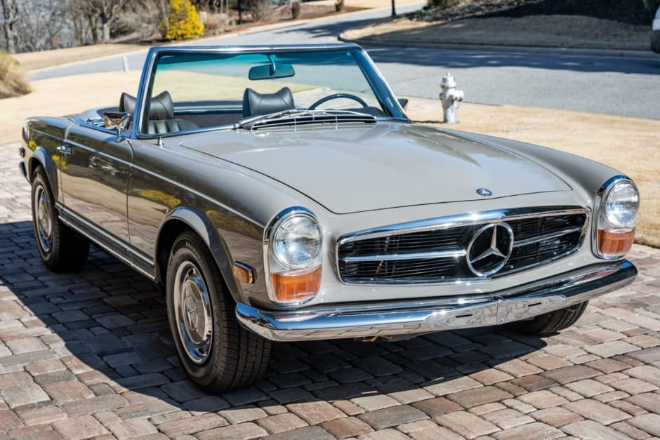 1971 Mercedes-Benz W113 SL sold for $138,000