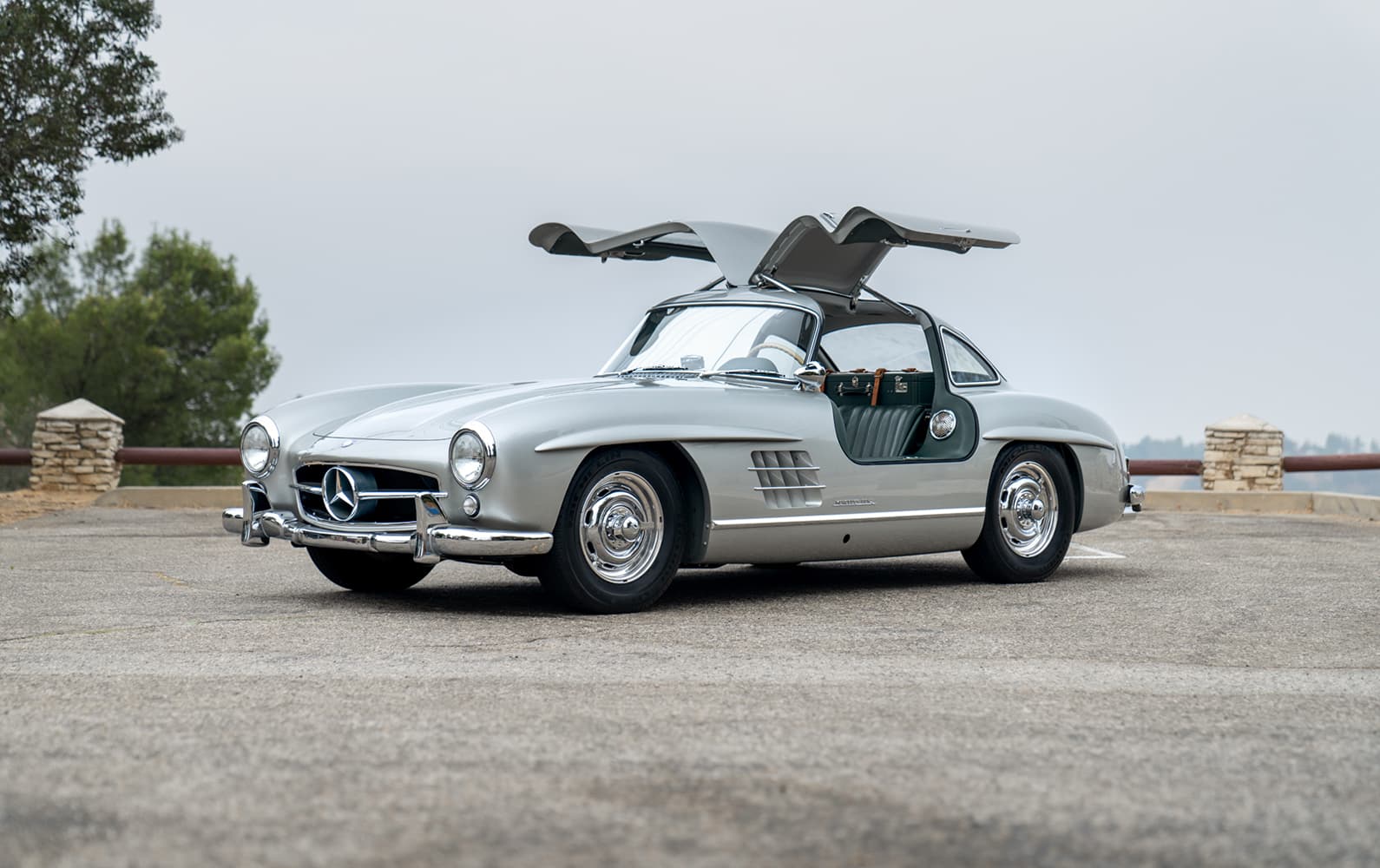 1957 Mercedes-Benz 300 SL Gullwing sold for $1,254,000