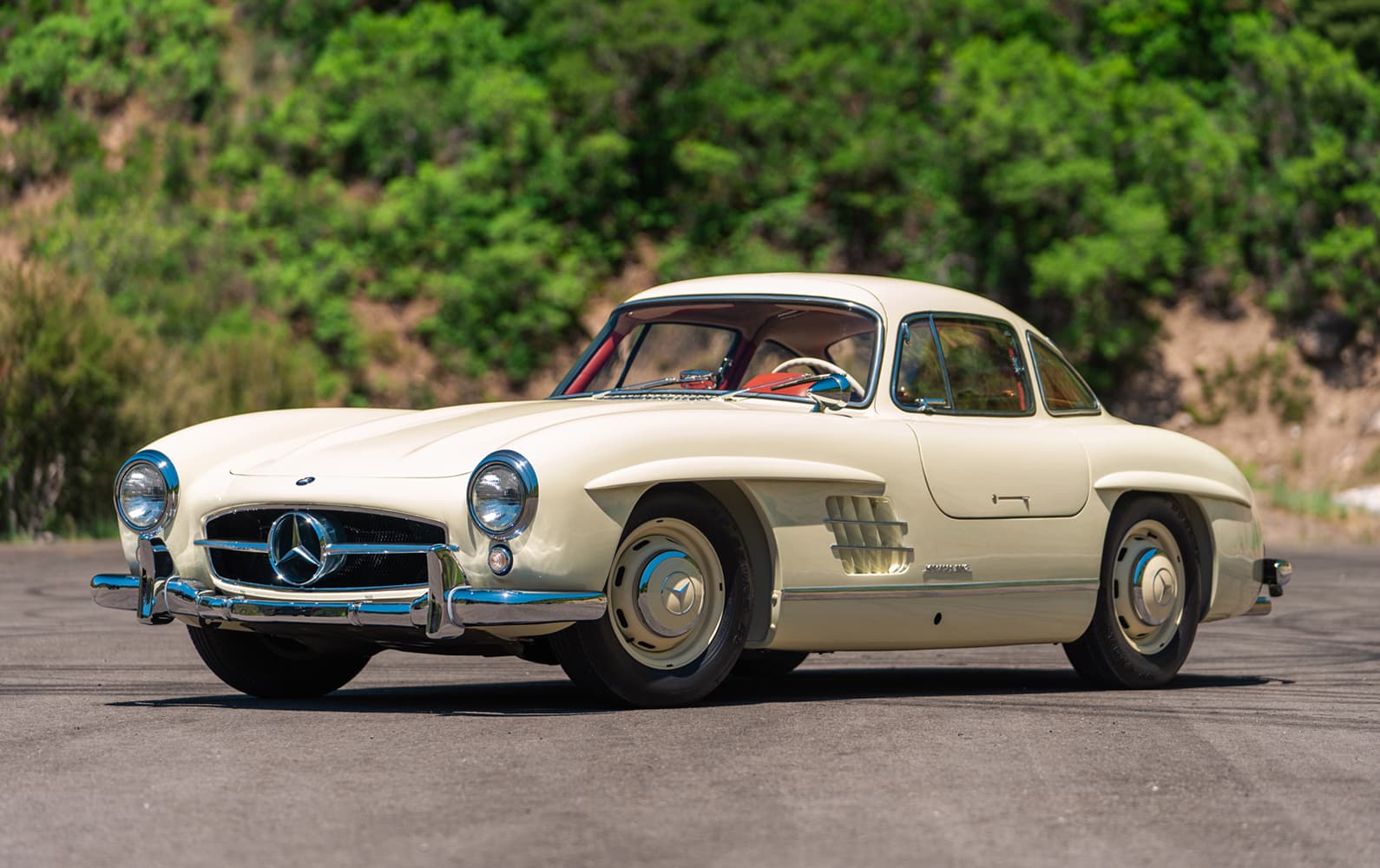 1956 Mercedes-Benz 300 SL Gullwing sold for $1,325,000