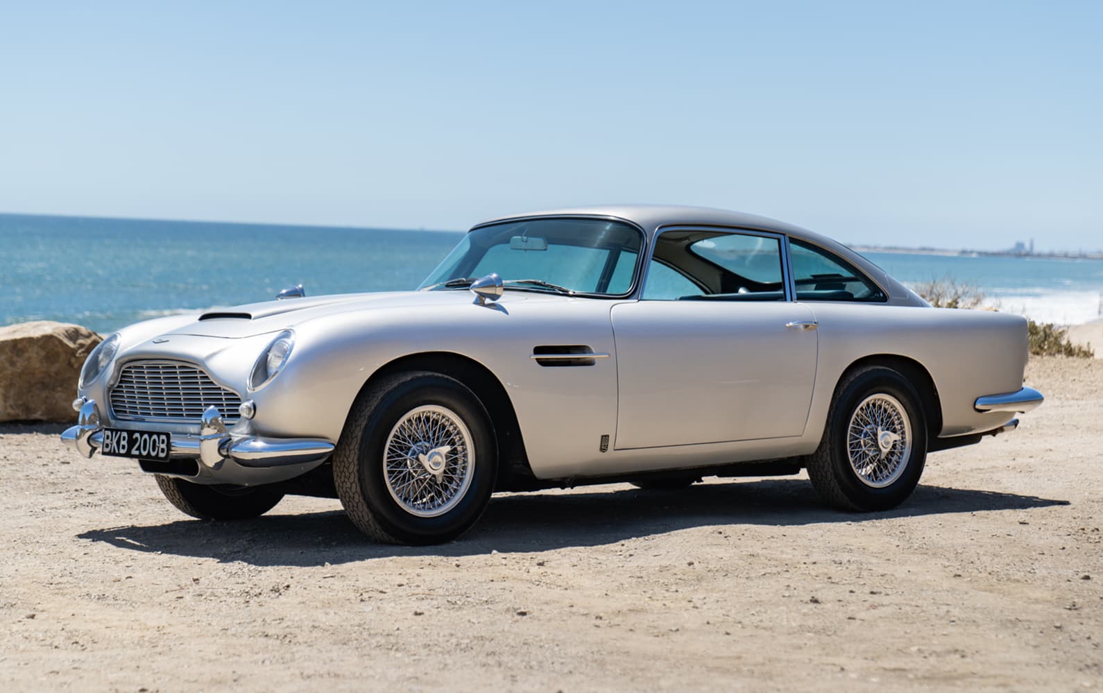 1964 Aston Martin DB5 sold for $675,000