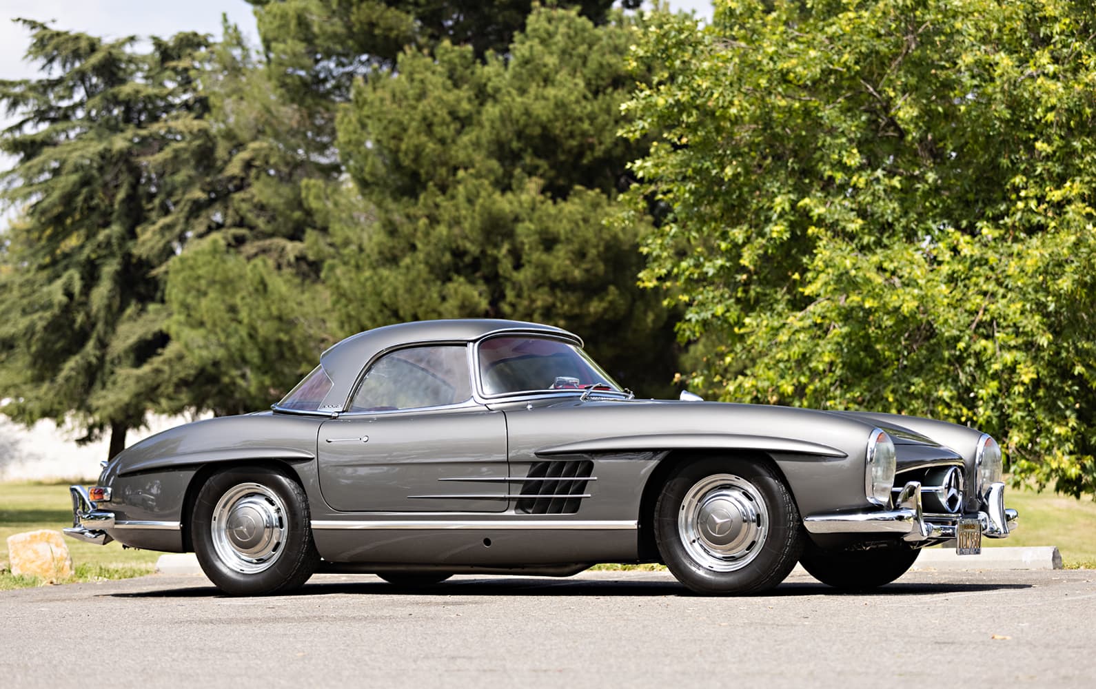 1961 Mercedes-Benz 300 SL Roadster sold for $1,232,000