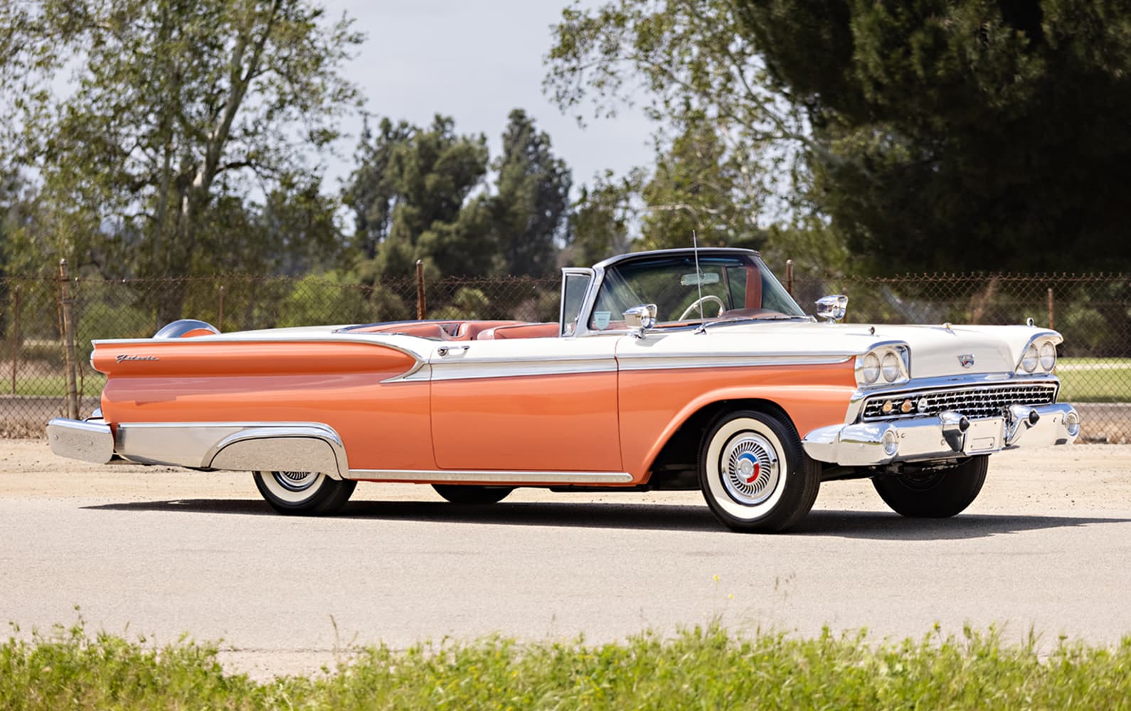 1959 Ford Galaxie 500 Skyliner Retractable sold for $89,100