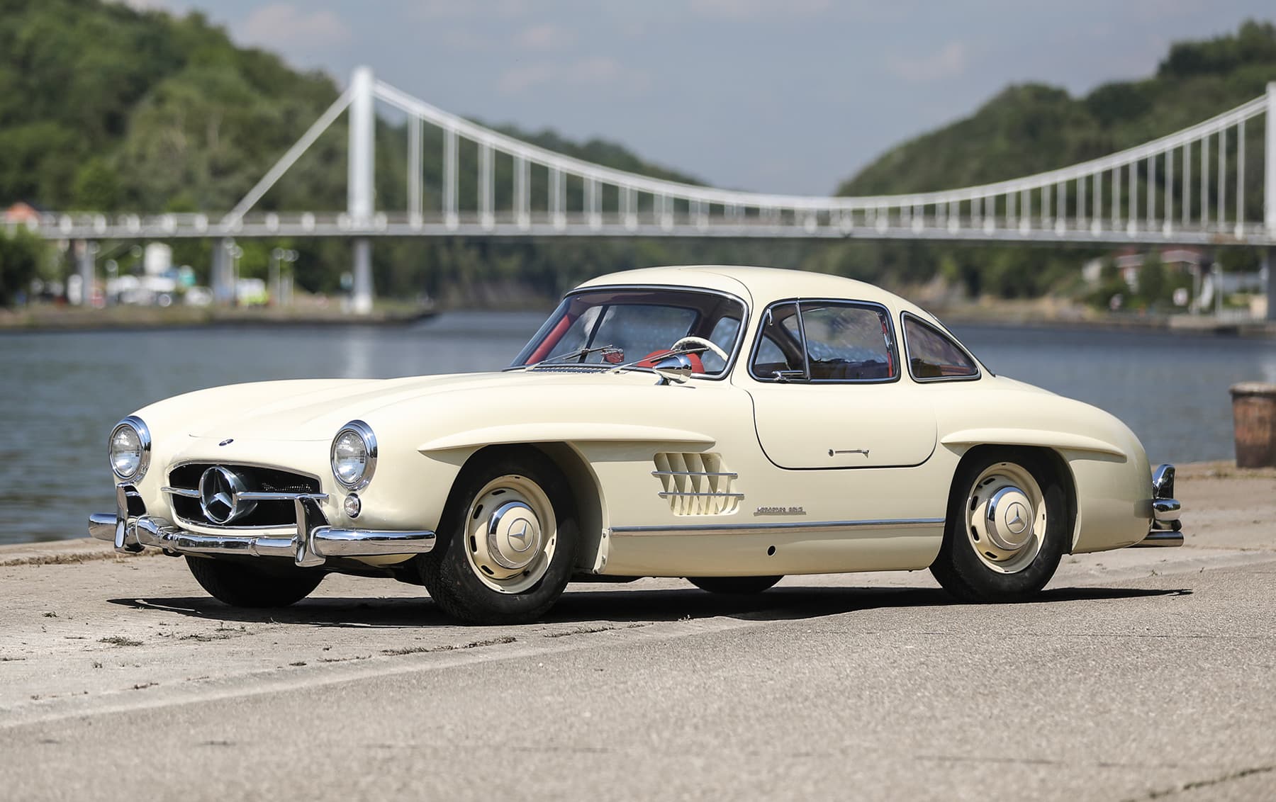 1956 Mercedes-Benz 300 SL Gullwing sold for $1,125,000