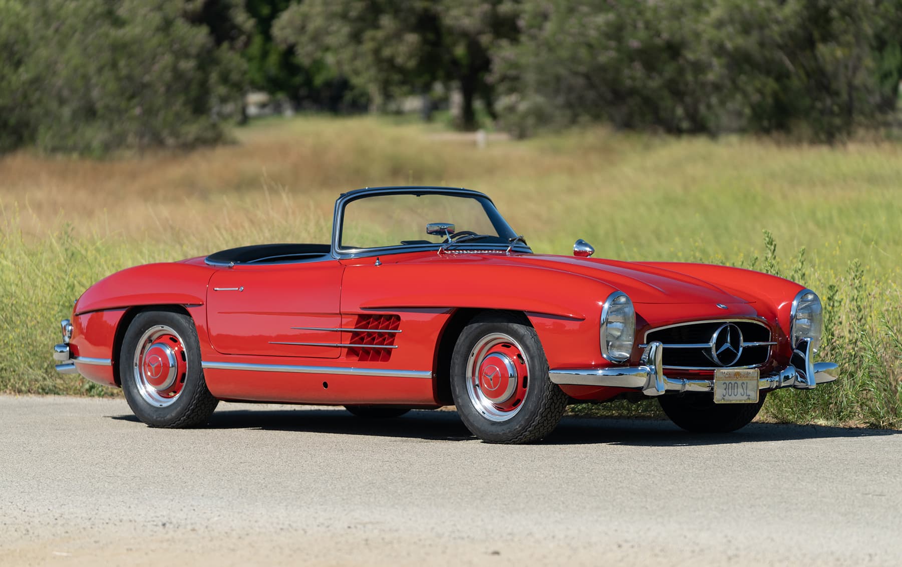 1962 Mercedes-Benz 300 SL Roadster sold for $1,572,500