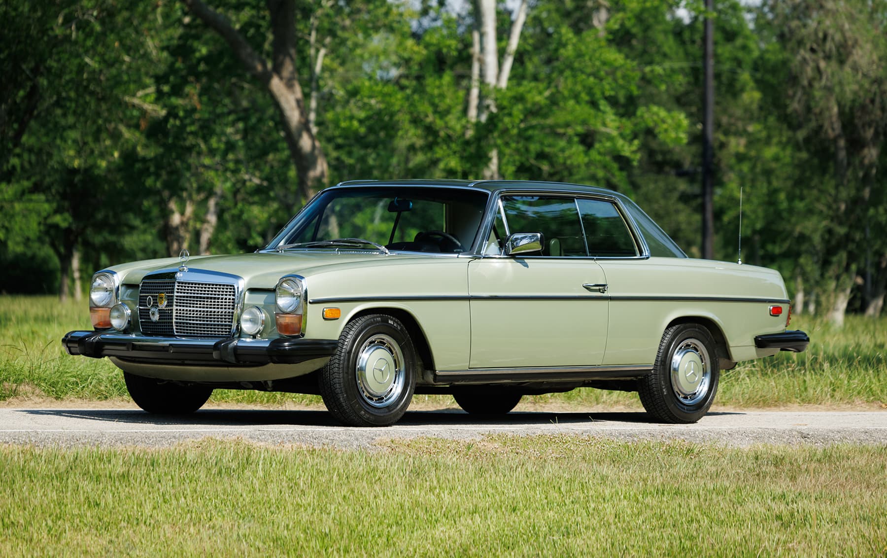 1975 Mercedes-Benz 280C sold for $33,600