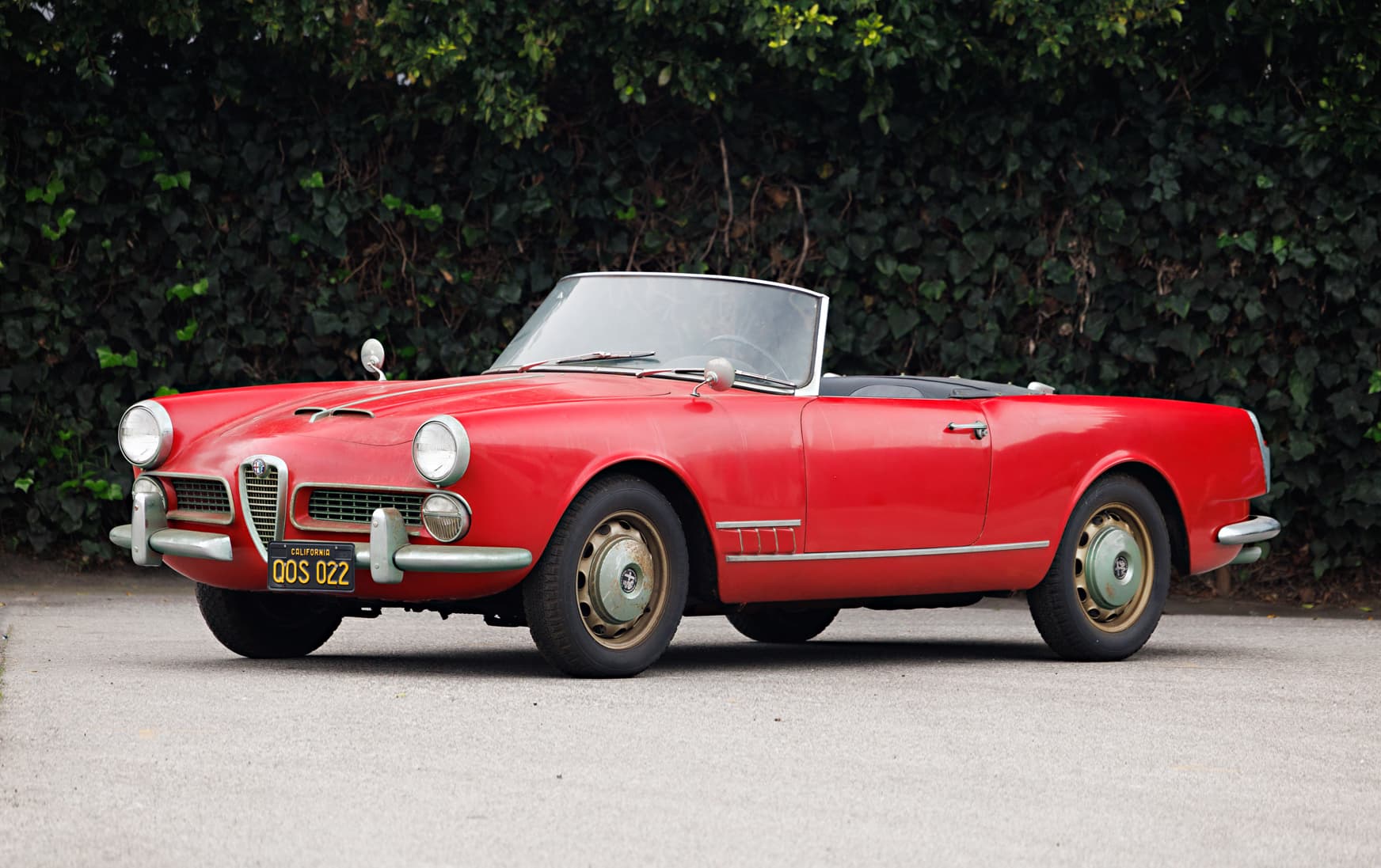 1959 Alfa Romeo 2000 Spider sold for $117,600
