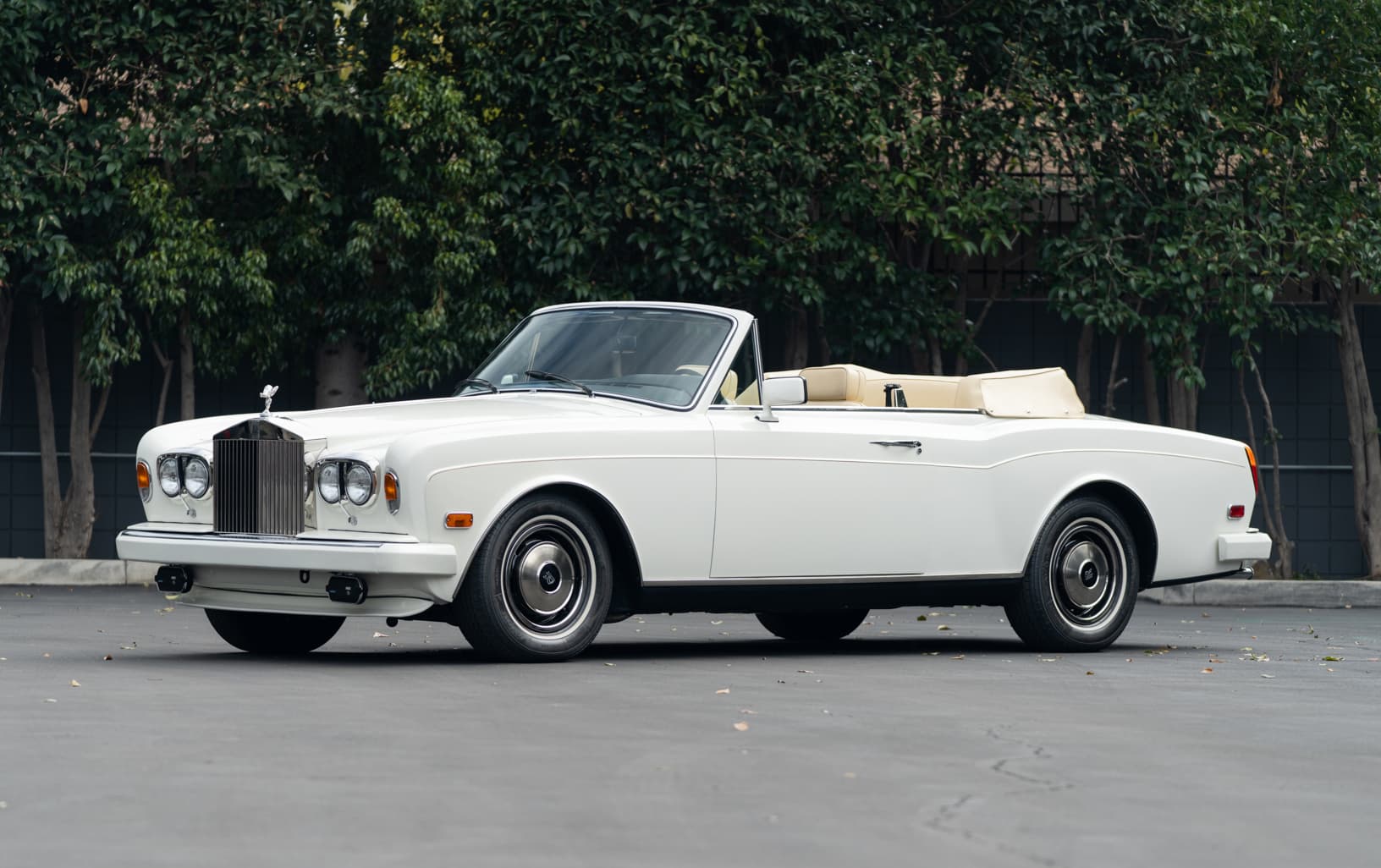 1985 Rolls-Royce Corniche Convertible sold for $92,400