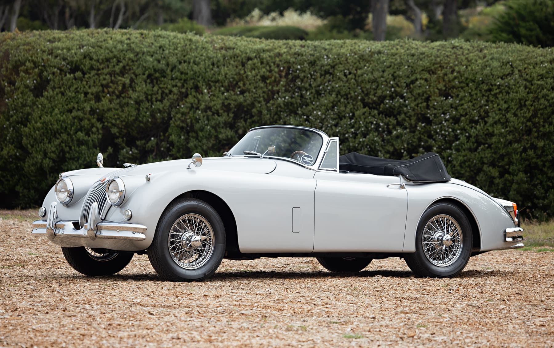 1960 Jaguar XK150 3.8-Litre Drophead Coupe sold for $140,000