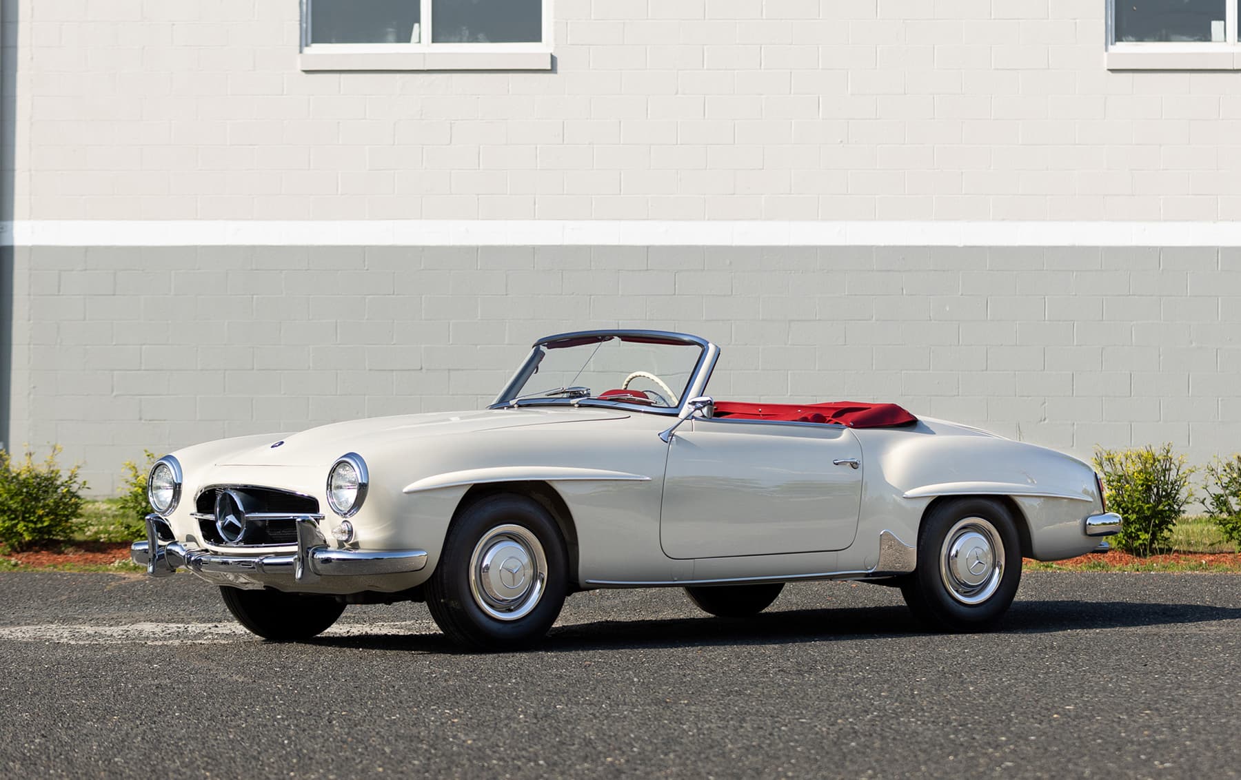 1963 Mercedes-Benz 190 SL sold for $212,800