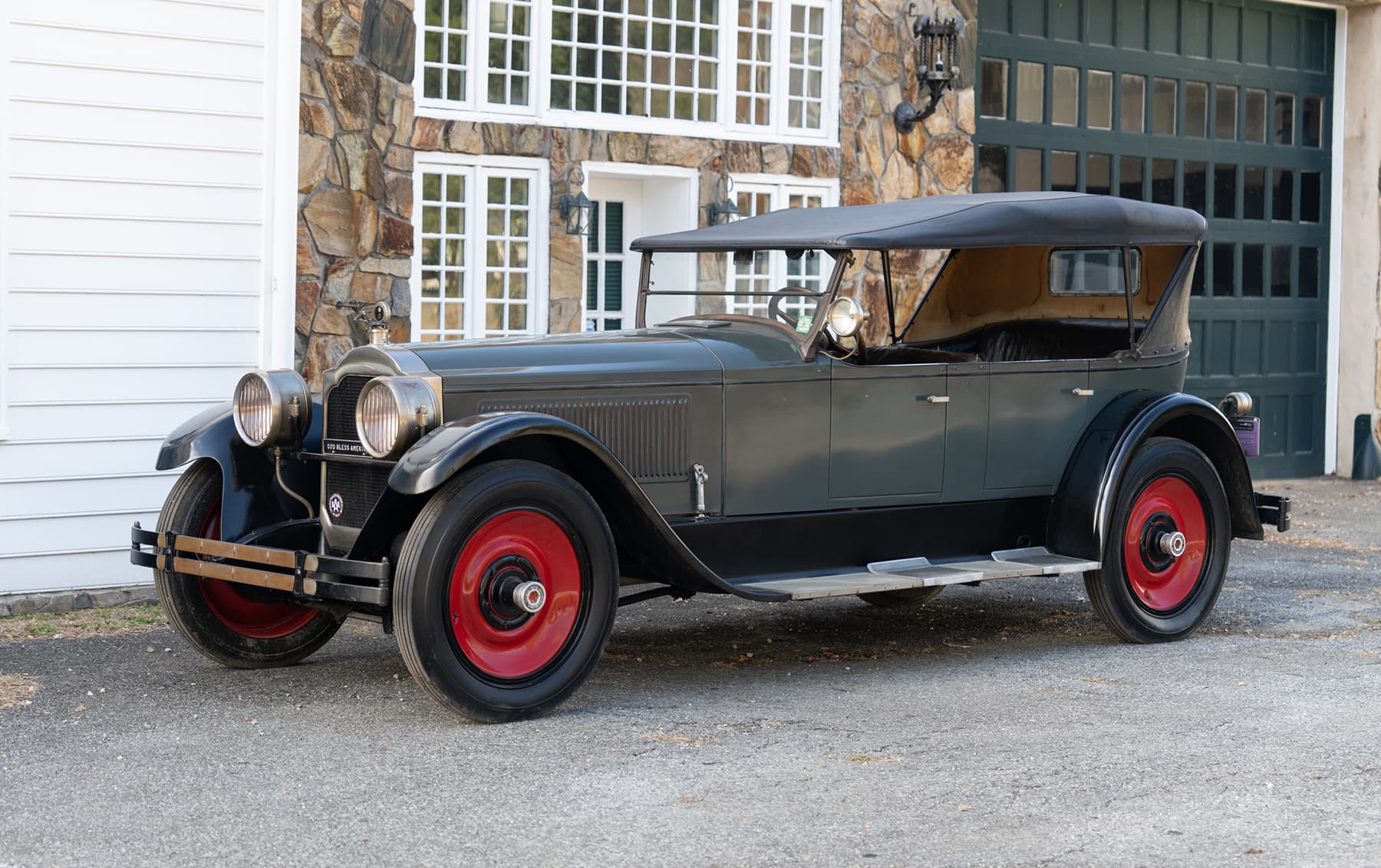 1924 Packard Single Eight 136 Sport Model sold for $123,200