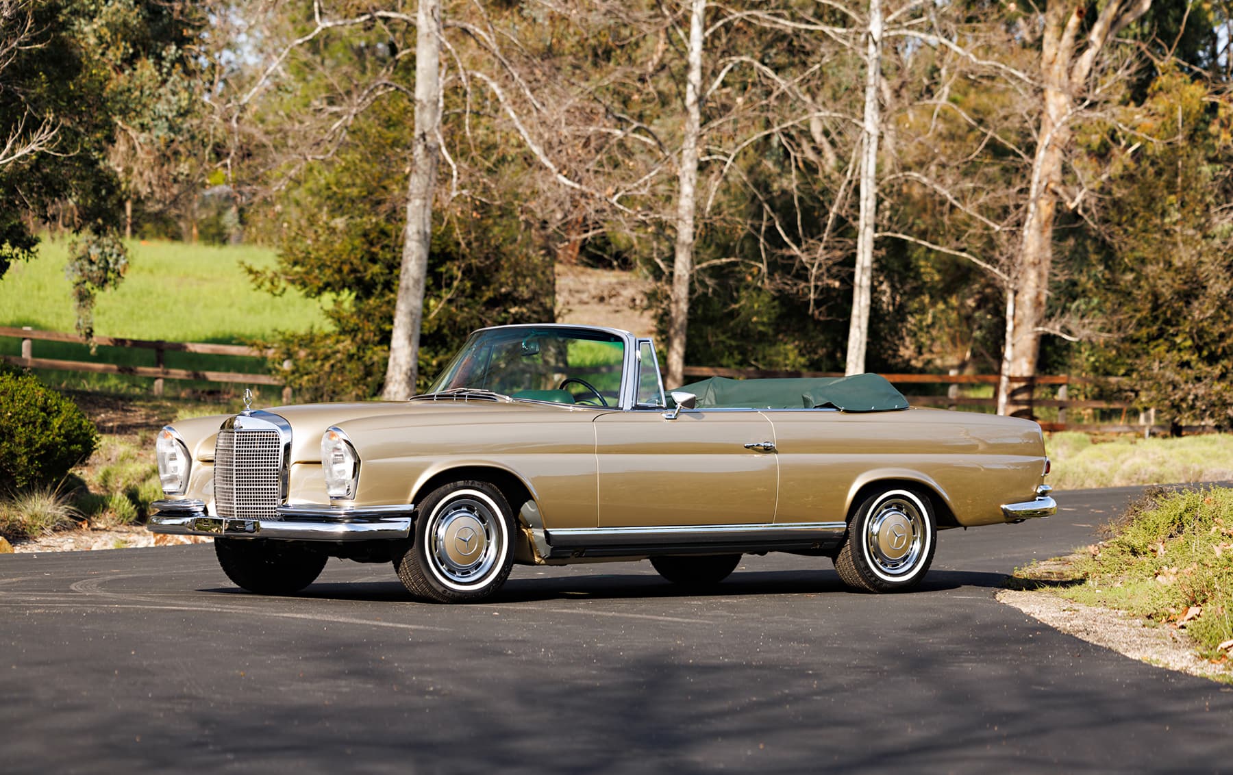 1969 Mercedes-Benz 280 SE Cabriolet sold for $224,000