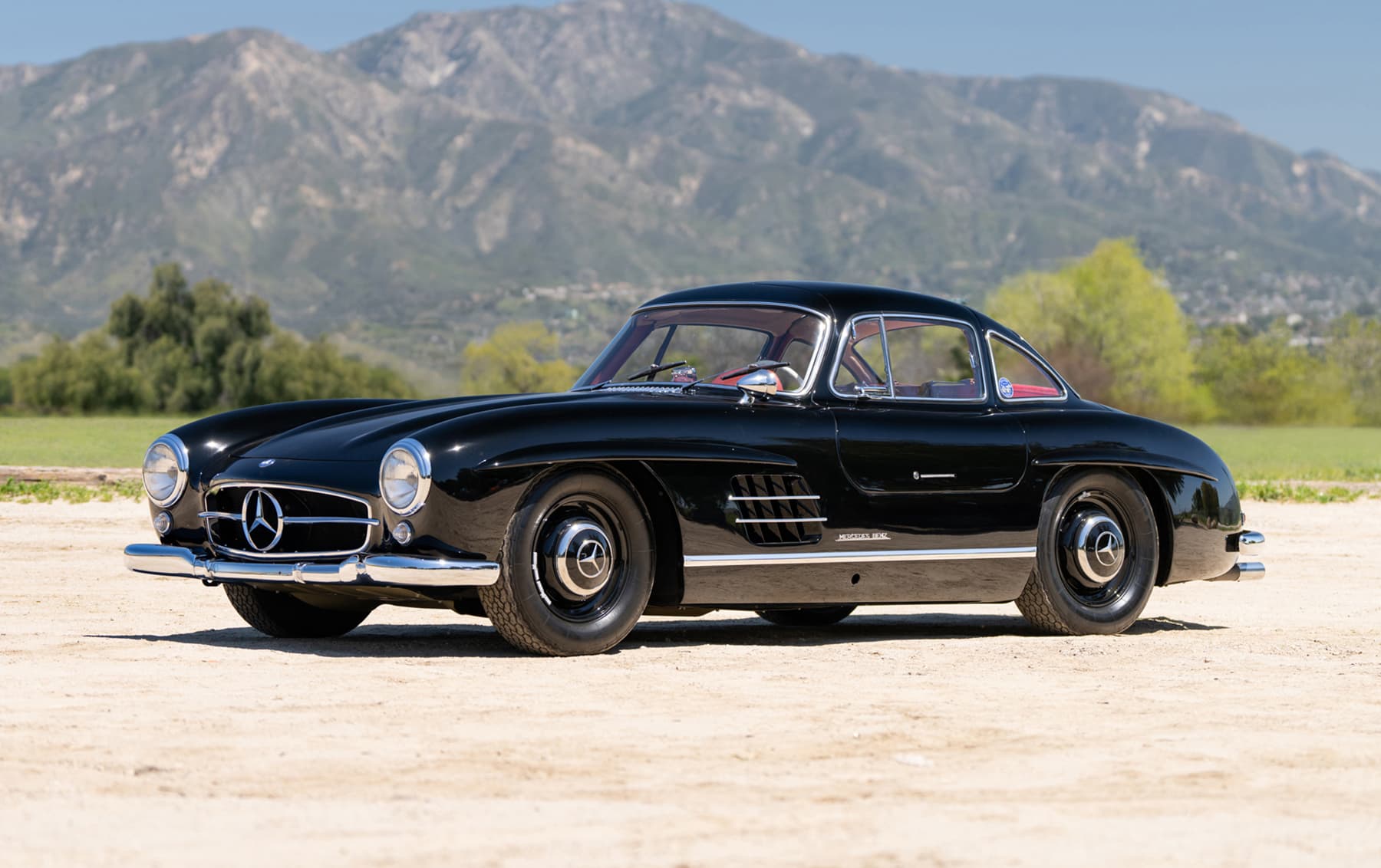1955 Mercedes-Benz 300 SL Gullwing sold for $1,545,000