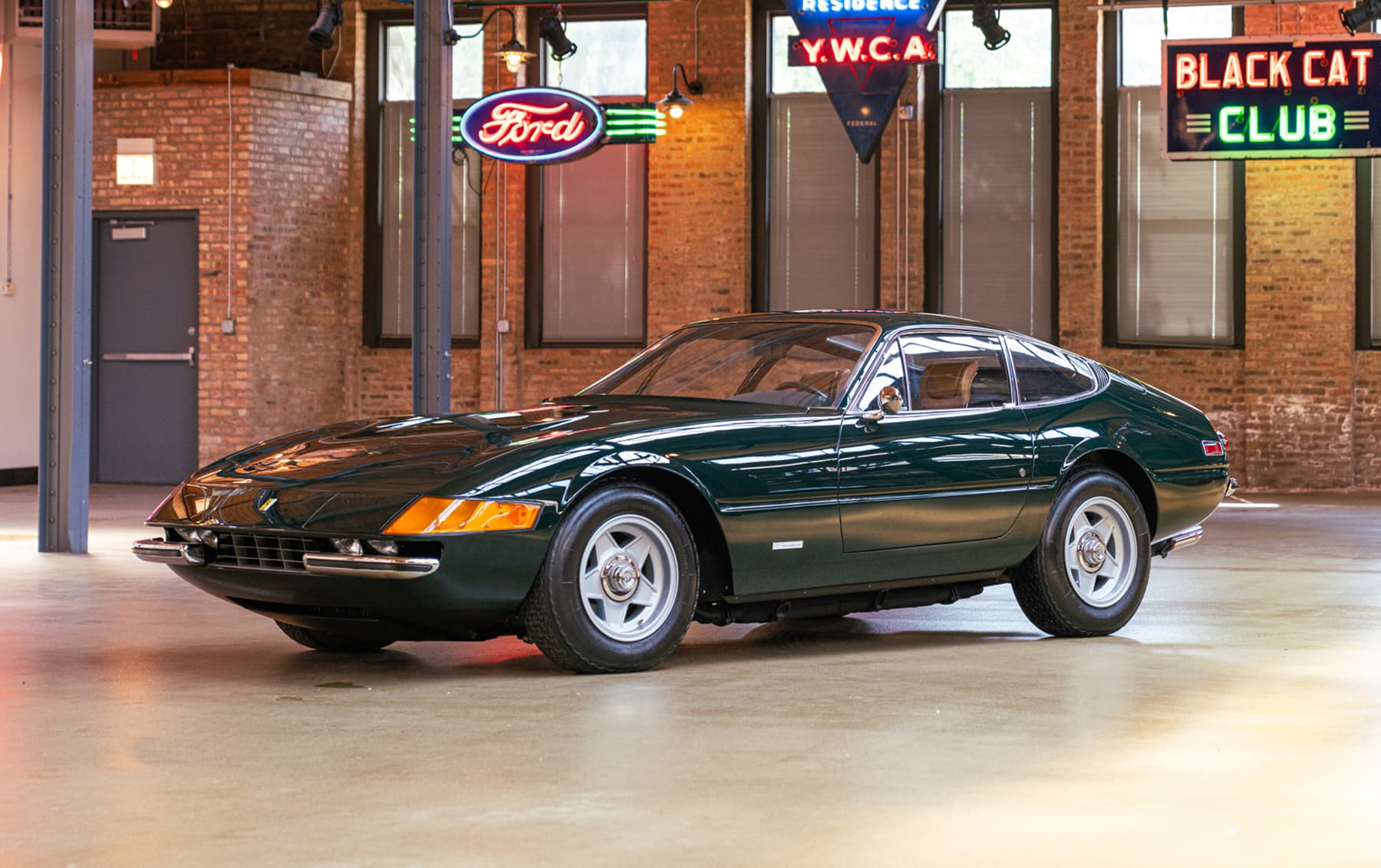 1972 Ferrari 365 GTB/4 Daytona sold for $857,500