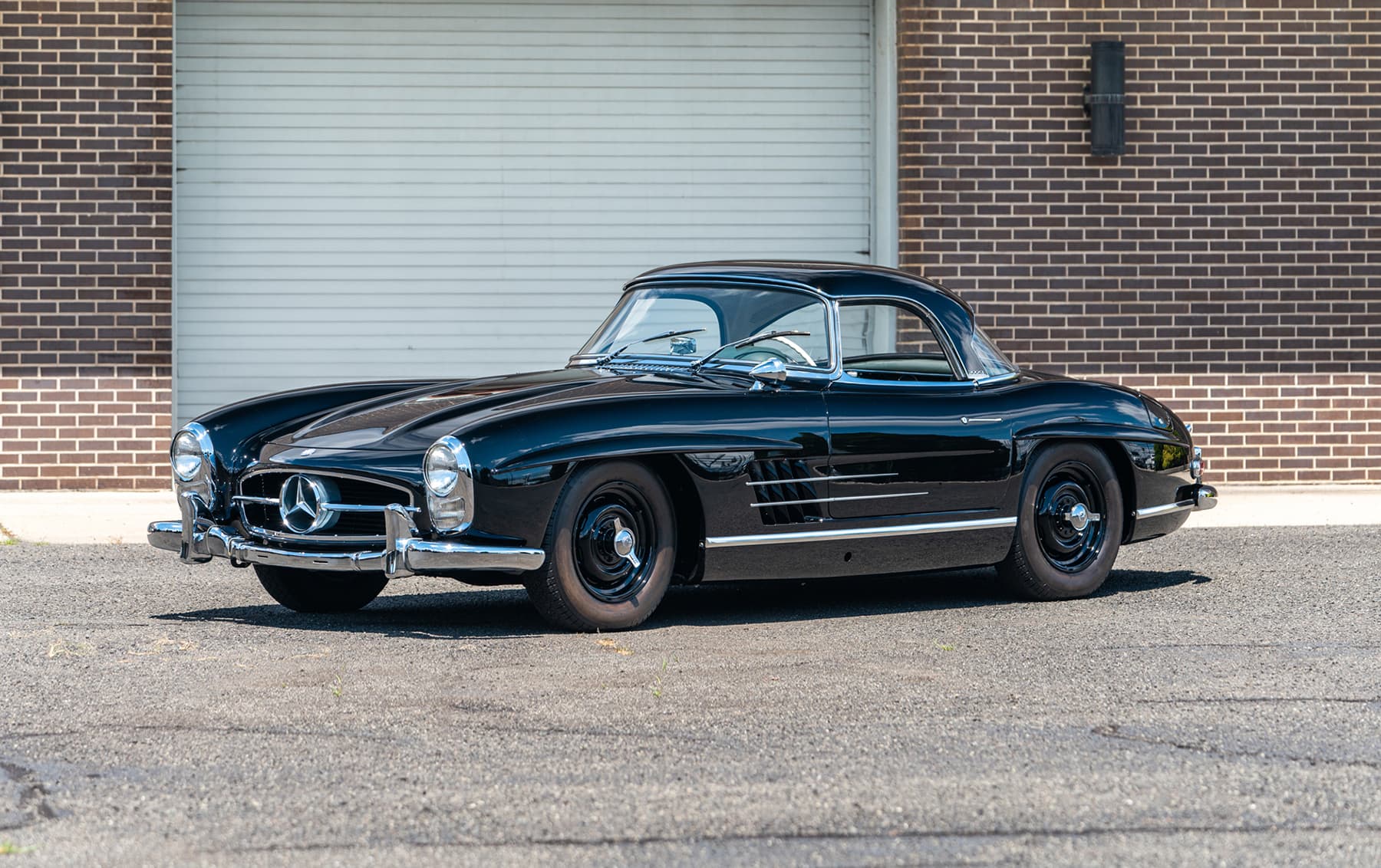 1960 Mercedes-Benz 300 SL Roadster sold for $1,200,000