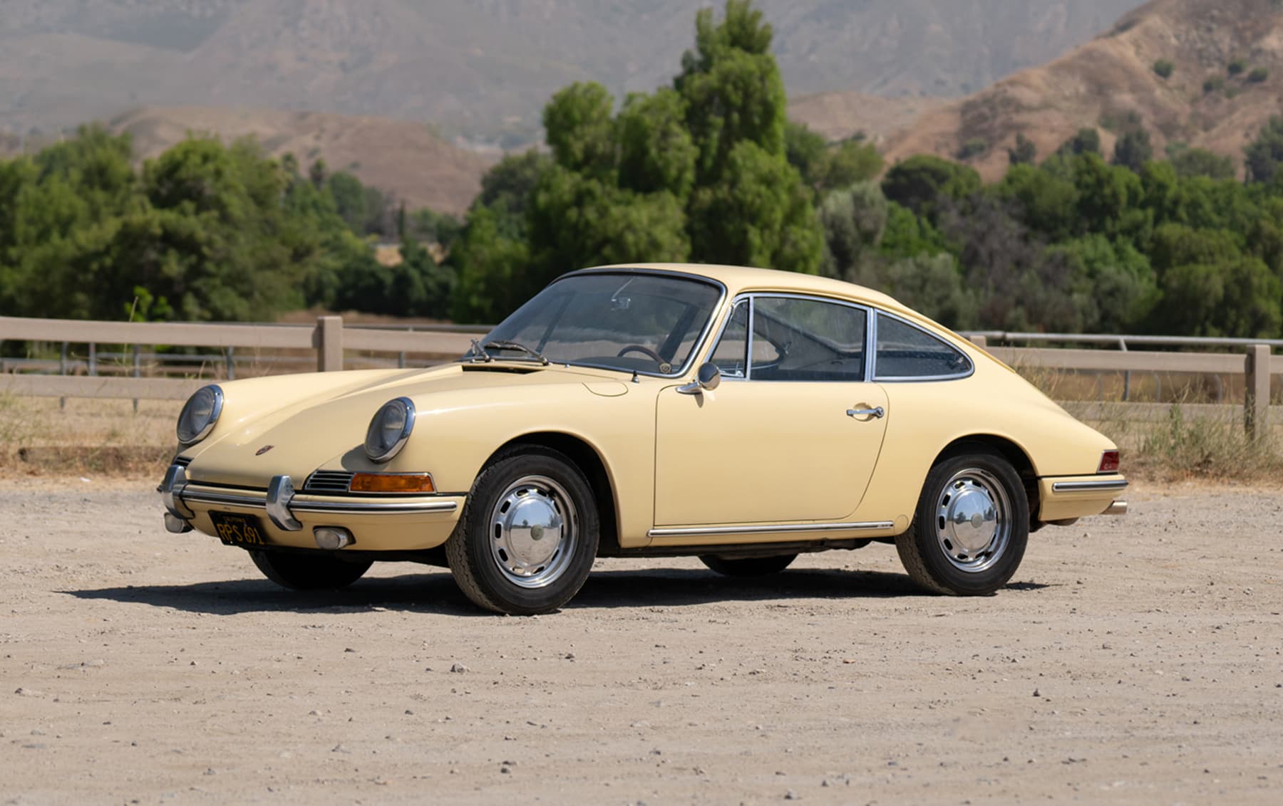 1965 Porsche 911 2.0 sold for $207,200