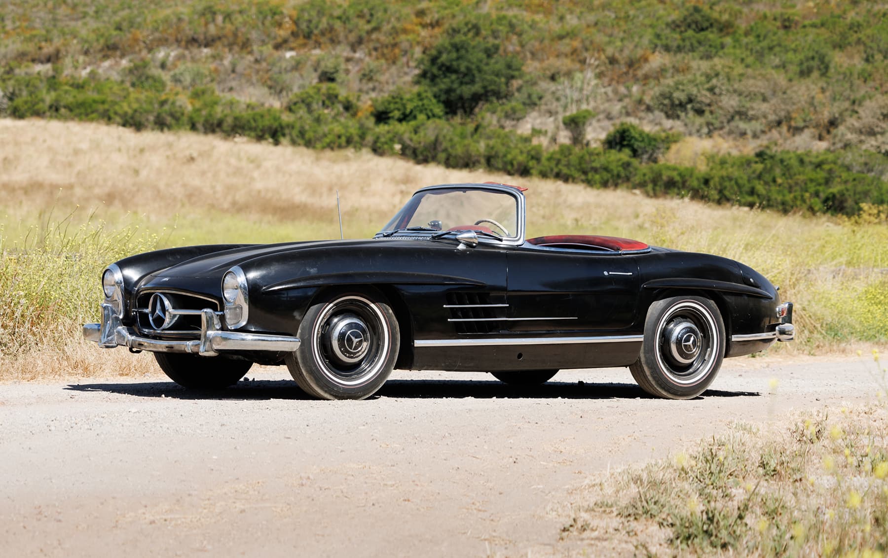 1961 Mercedes-Benz 300 SL Roadster sold for $1,187,500